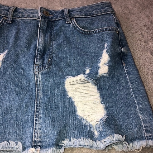 FOREVER 21 Stretch Distressed Medium Wash Denim Mini Skirt Sz 28 - Picture 3 of 7